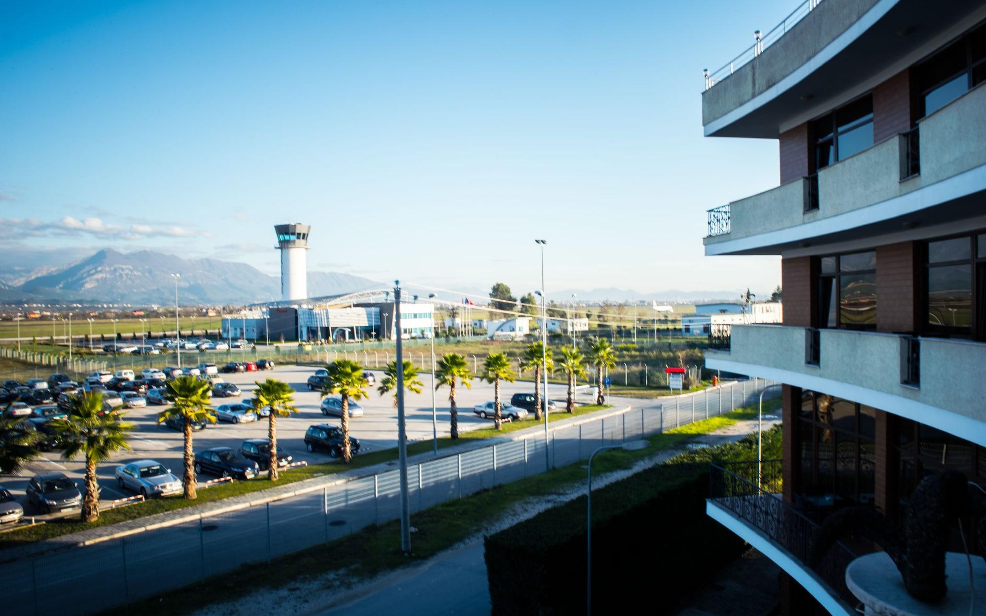 Hotel Airport Tirana Rinas Esterno foto