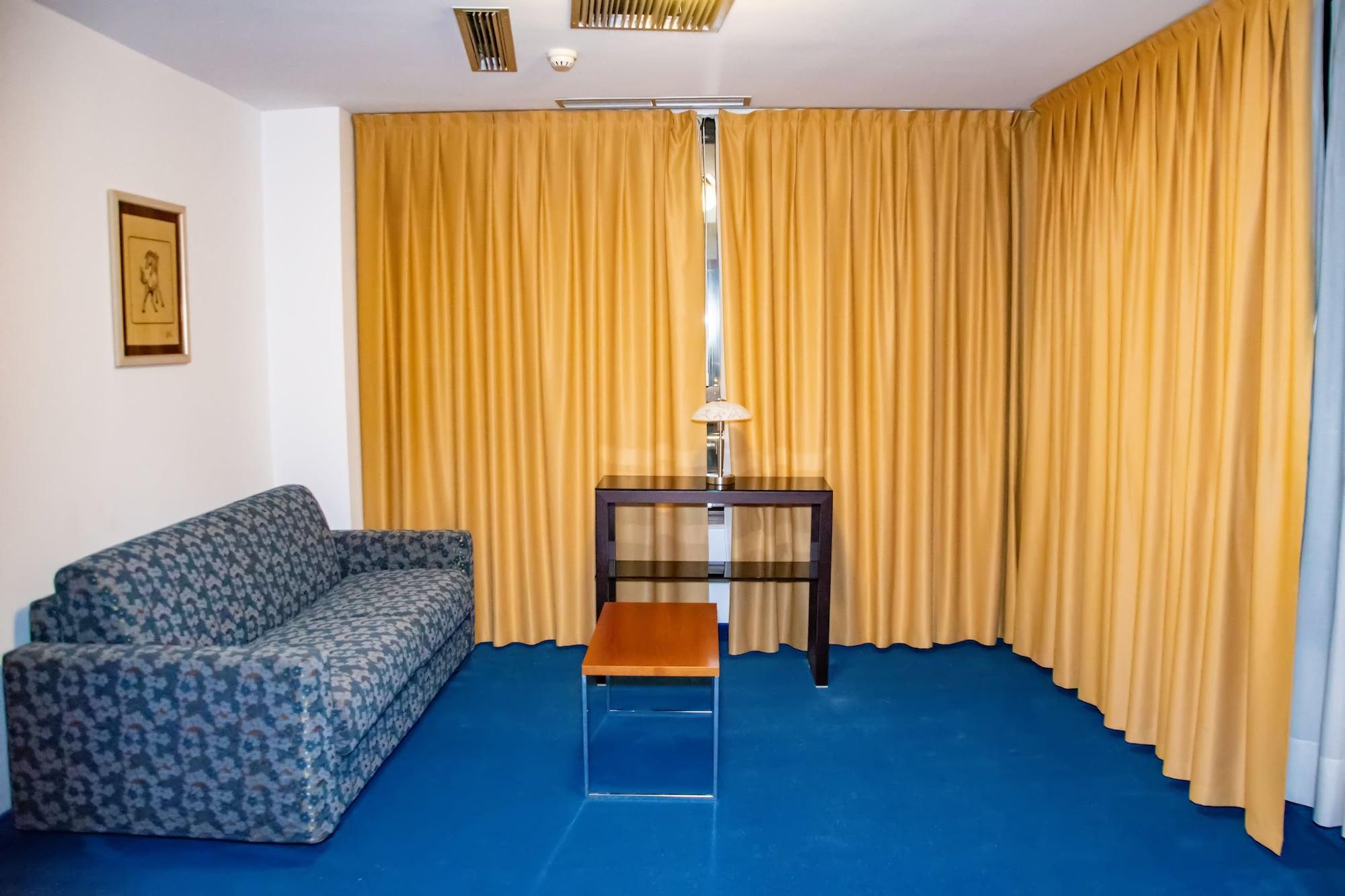 Hotel Airport Tirana Rinas Esterno foto
