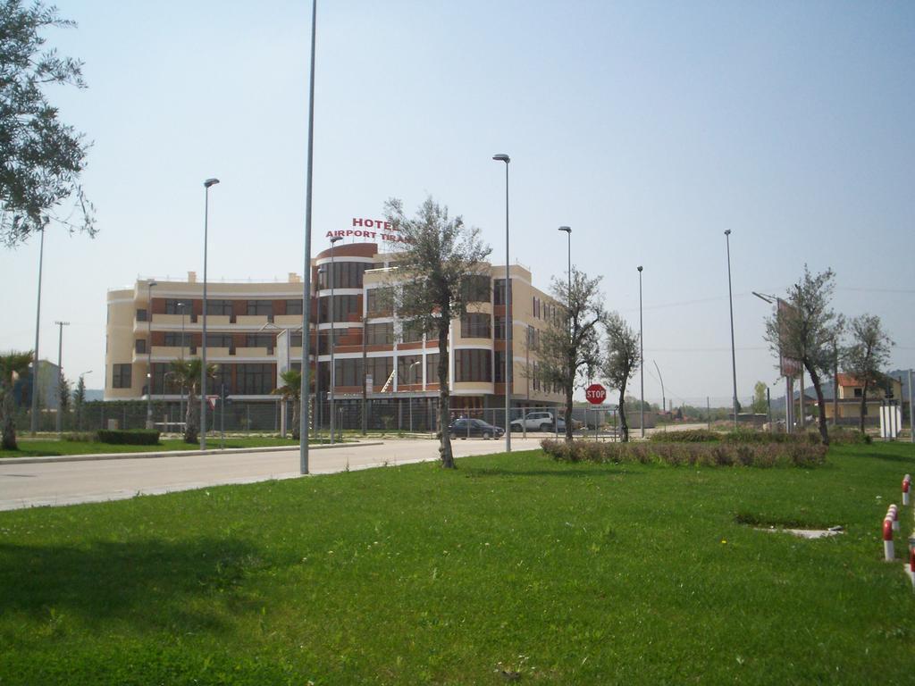 Hotel Airport Tirana Rinas Esterno foto