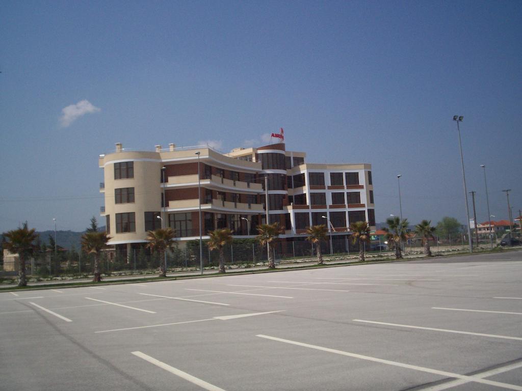 Hotel Airport Tirana Rinas Esterno foto