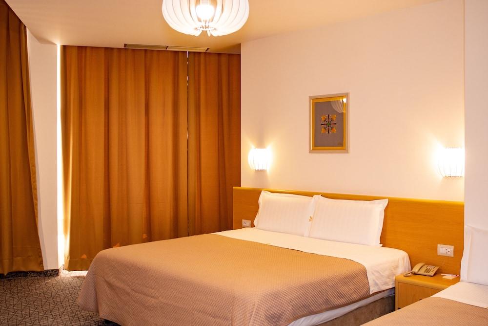 Hotel Airport Tirana Rinas Esterno foto