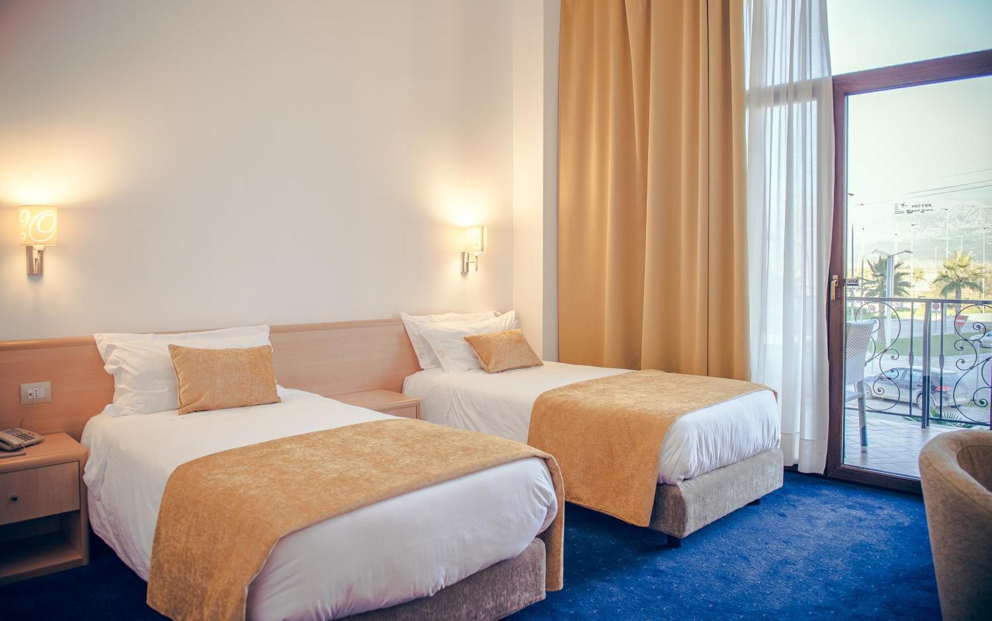 Hotel Airport Tirana Rinas Esterno foto