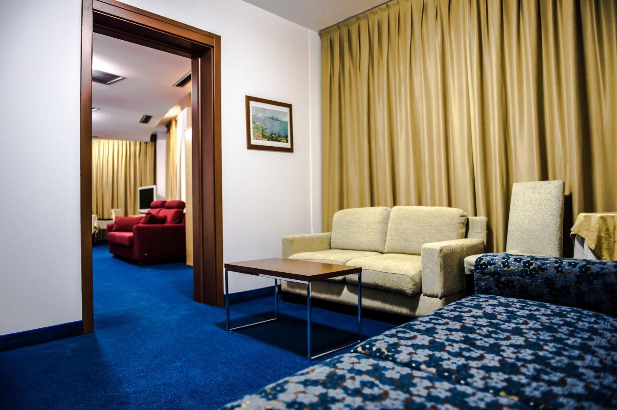 Hotel Airport Tirana Rinas Camera foto