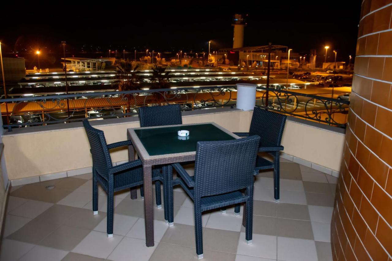 Hotel Airport Tirana Rinas Esterno foto