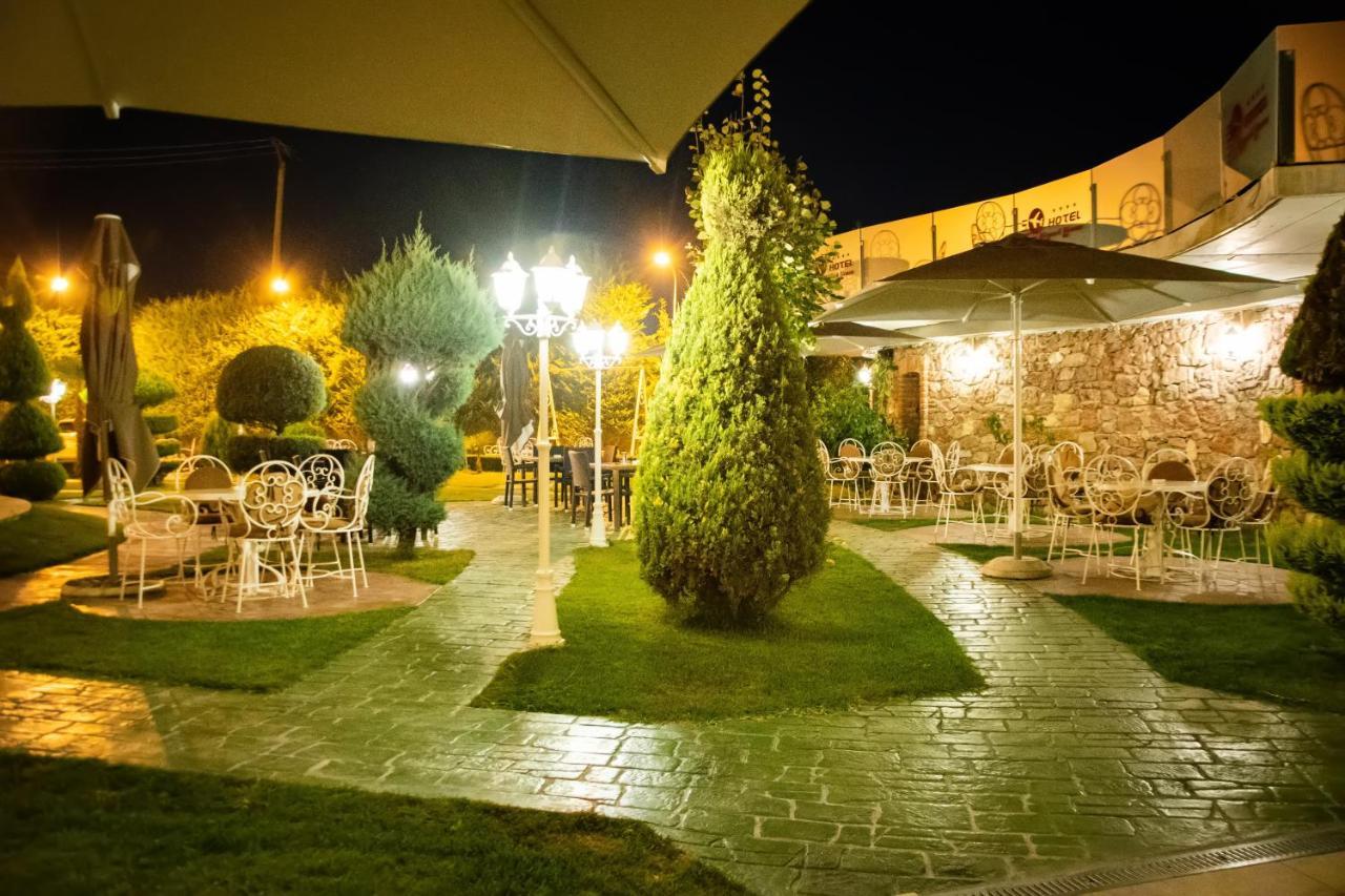 Hotel Airport Tirana Rinas Esterno foto